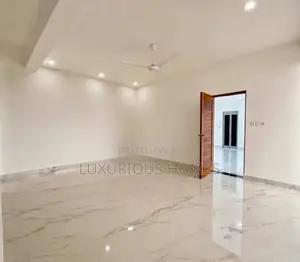 5bdrm Penthouse in Upanga for sale