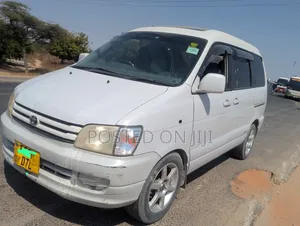 Toyota Noah 2003 Silver