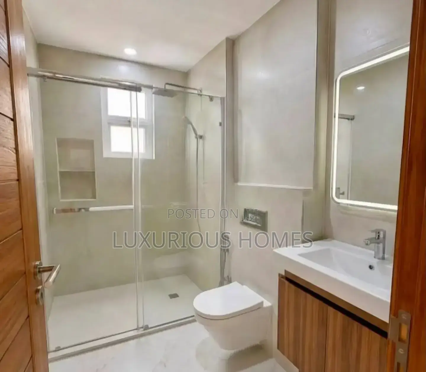 5bdrm Penthouse in Upanga for sale