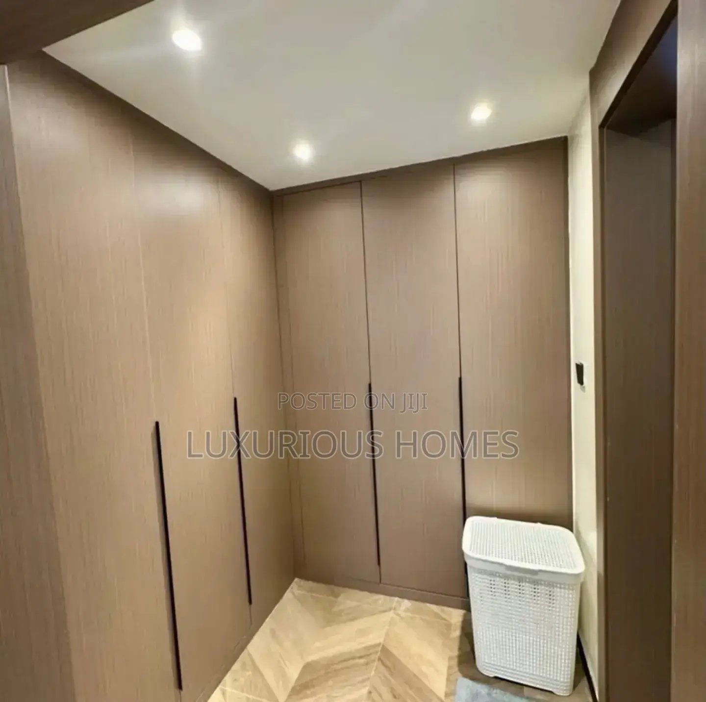 Furnished 2bdrm Apartment in Oyster Bay for sale
