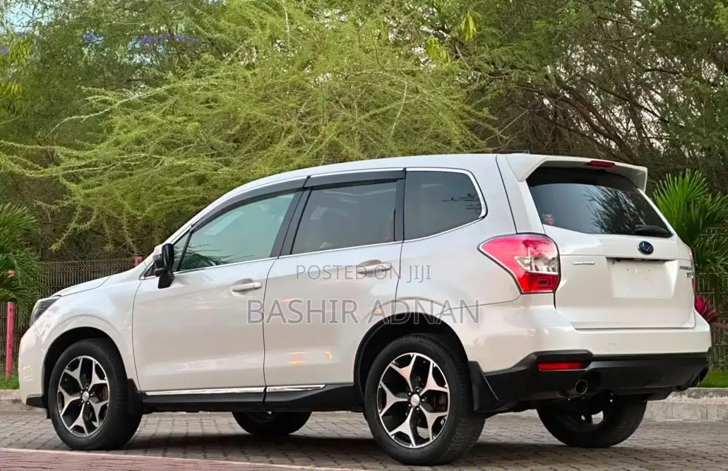 Subaru Forester 2.0XT Touring 4dr SUV AWD (2.0L 4cyl Turbo CVT) 2014 White