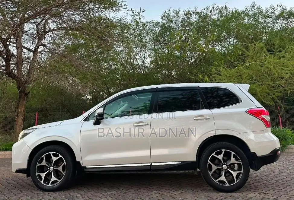 Subaru Forester 2.0XT Touring 4dr SUV AWD (2.0L 4cyl Turbo CVT) 2014 White