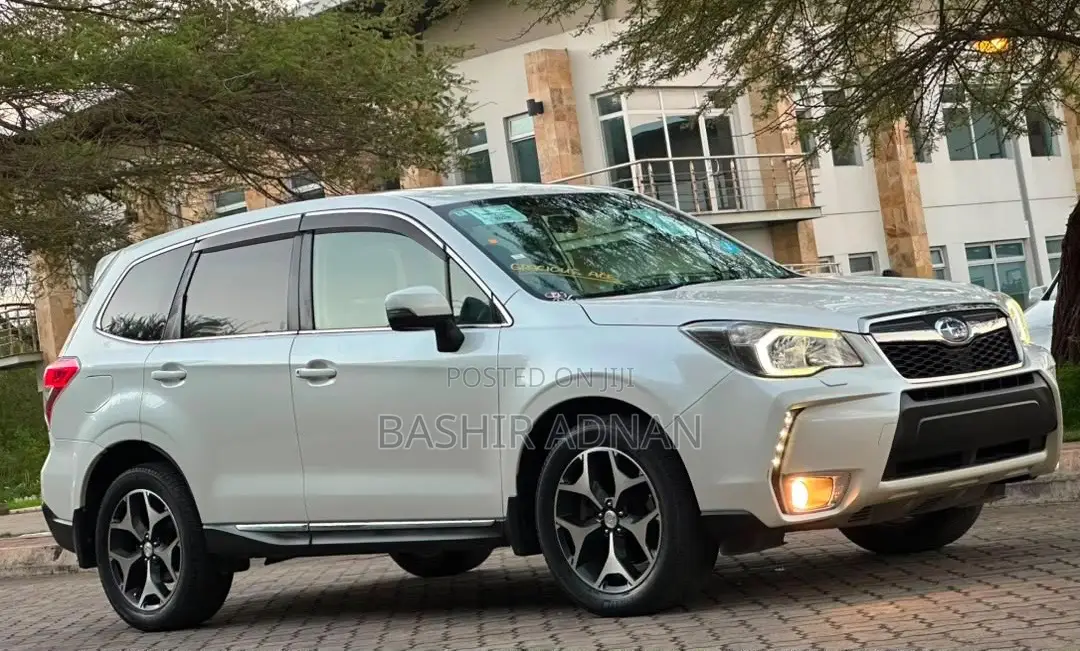 Subaru Forester 2.0XT Touring 4dr SUV AWD (2.0L 4cyl Turbo CVT) 2014 White
