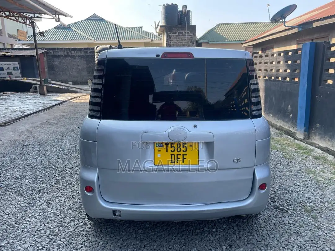 Toyota Sienta 1.5 AWD 2005 Silver