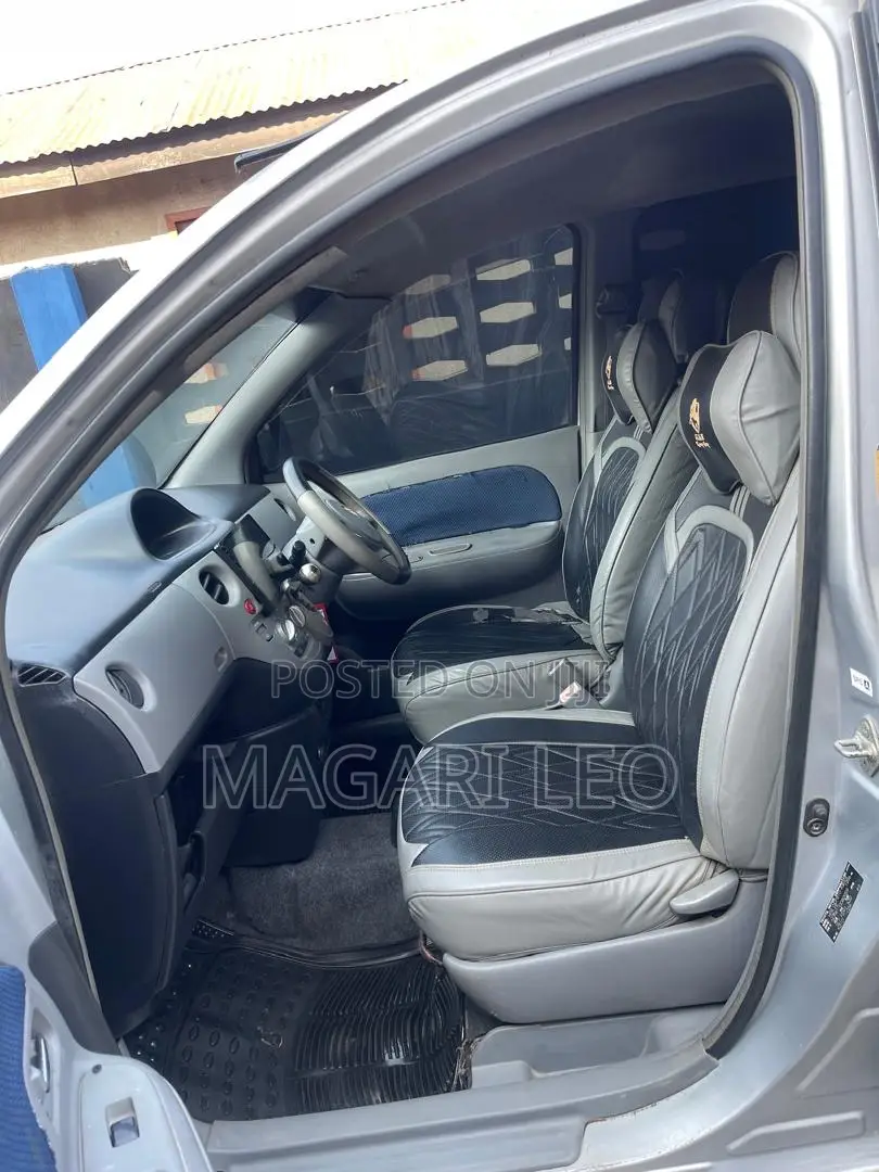 Toyota Sienta 1.5 AWD 2005 Silver