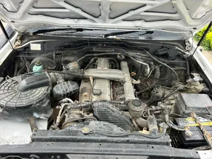 Toyota Land Cruiser 2000 White