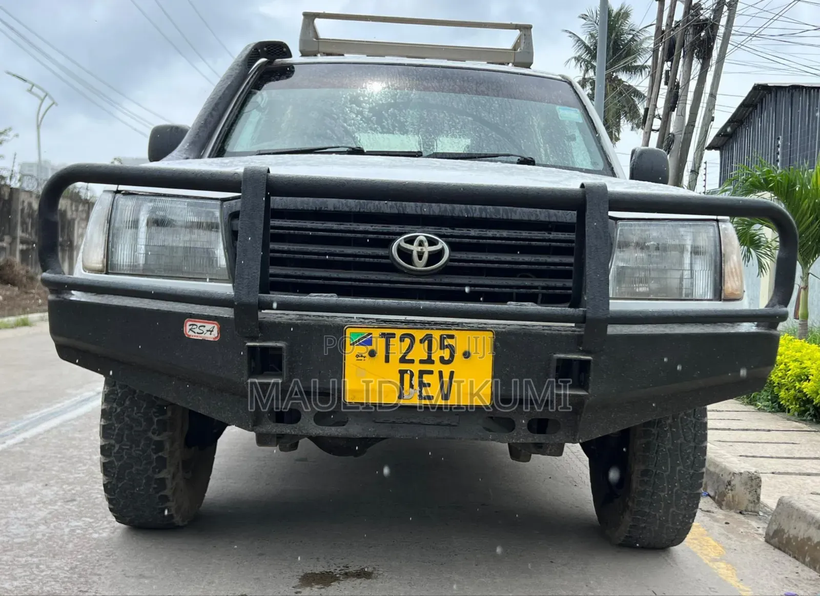 Toyota Land Cruiser 2000 White
