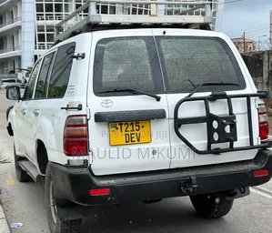 Toyota Land Cruiser 2000 White