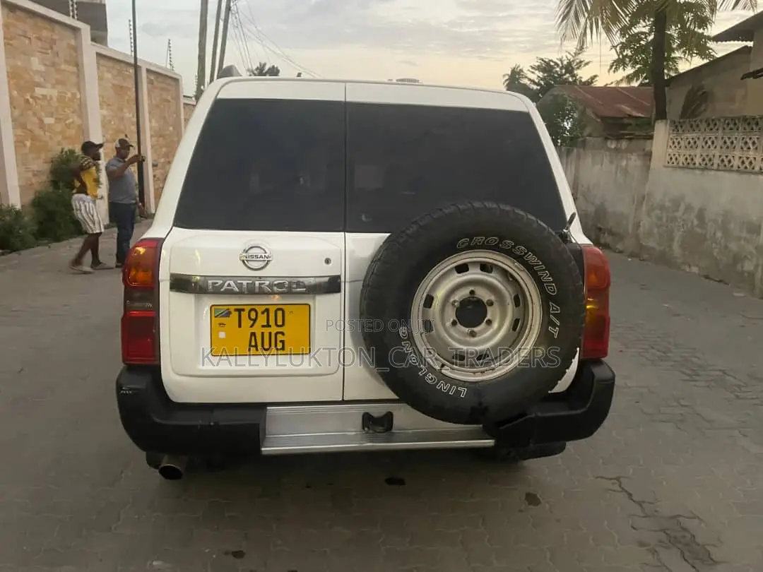 Nissan Patrol 2007 White