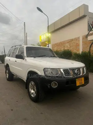 Nissan Patrol 2007 White