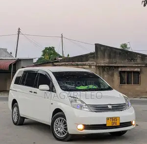 Toyota ISIS 1.8 L 2006 White
