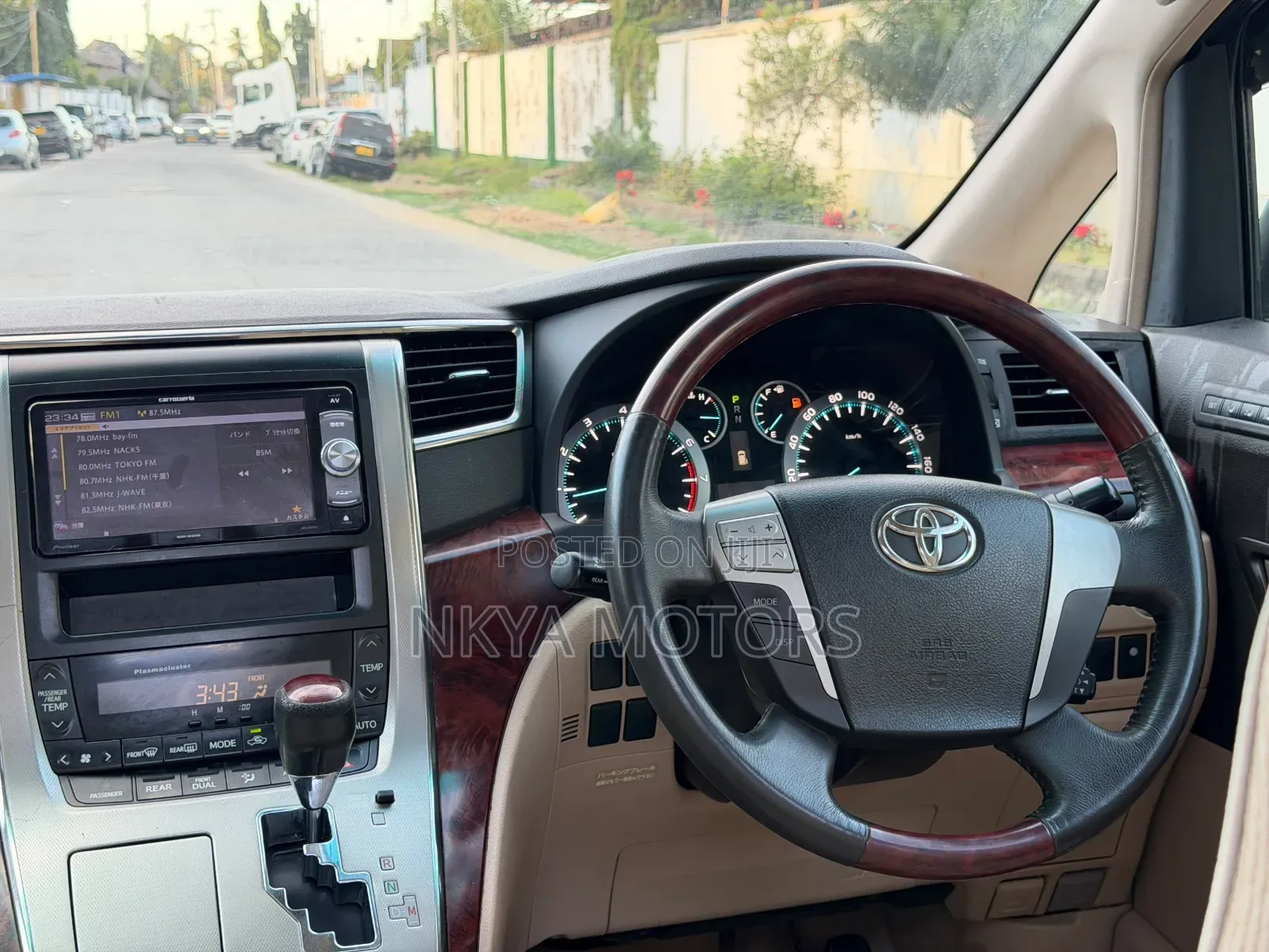 Toyota Alphard 2010 Pearl