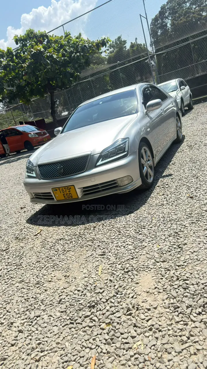 Toyota Crown Royale 2005 Silver