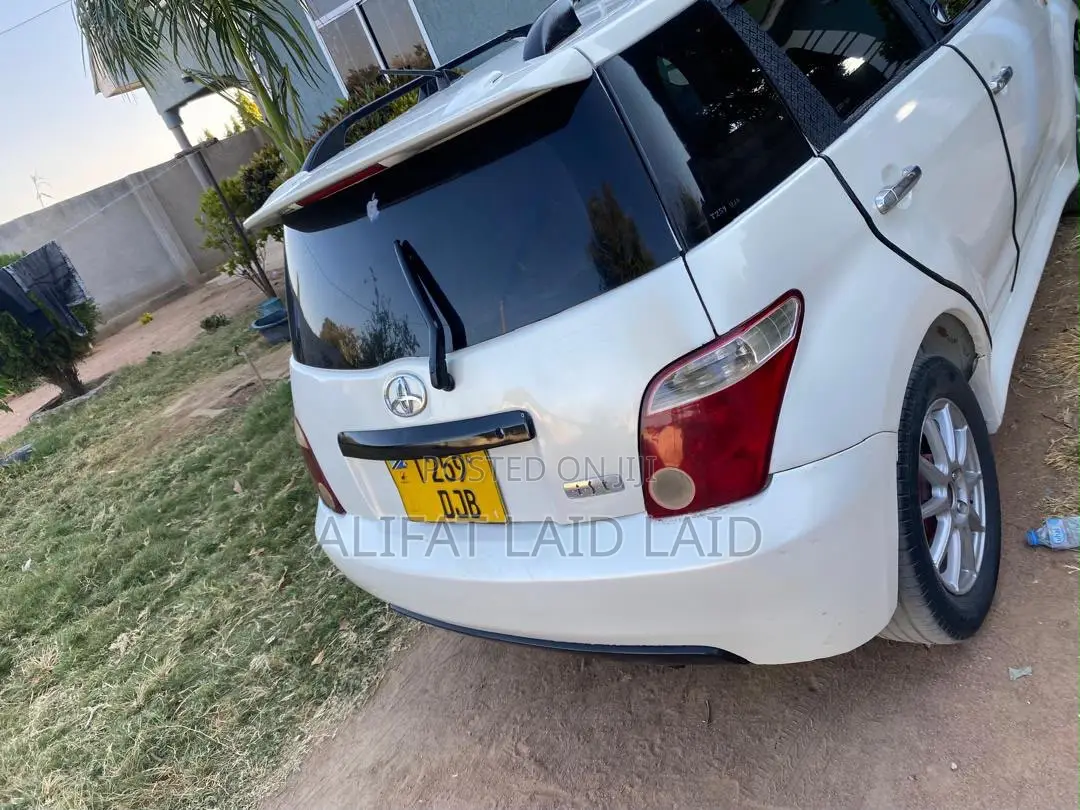 Toyota IST 2004 White