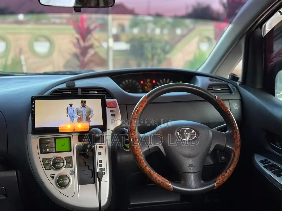Toyota Ractis 1.3 FWD 2009 White