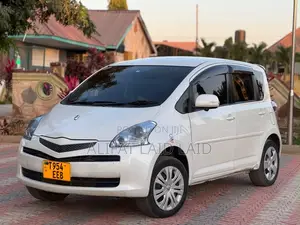 Toyota Ractis 1.3 FWD 2009 White