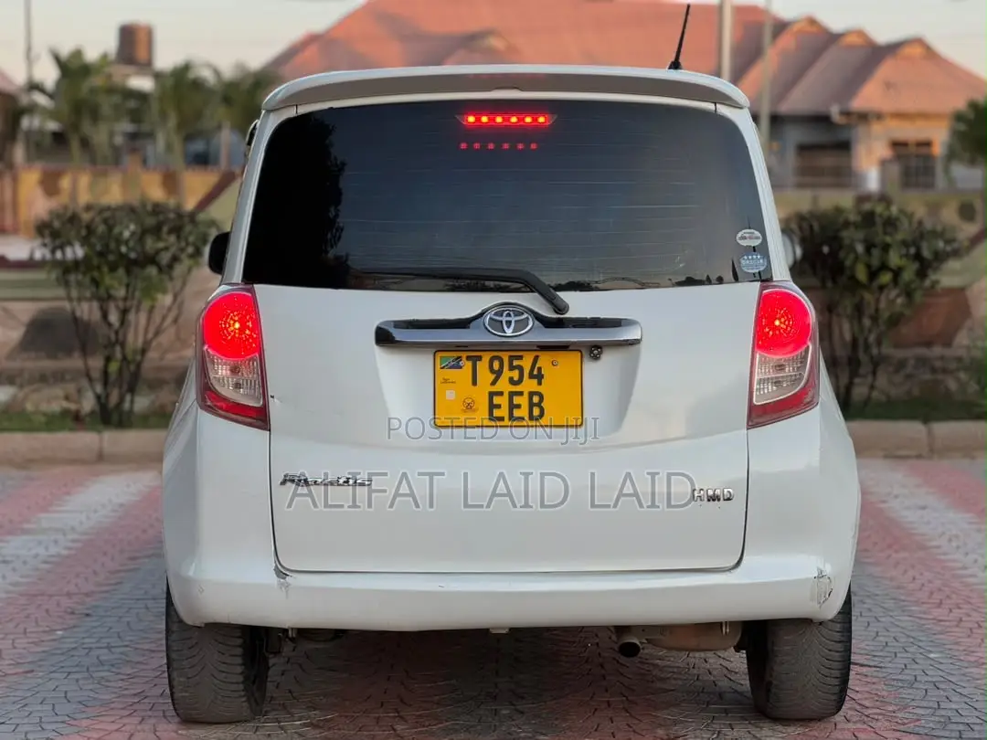 Toyota Ractis 1.3 FWD 2009 White