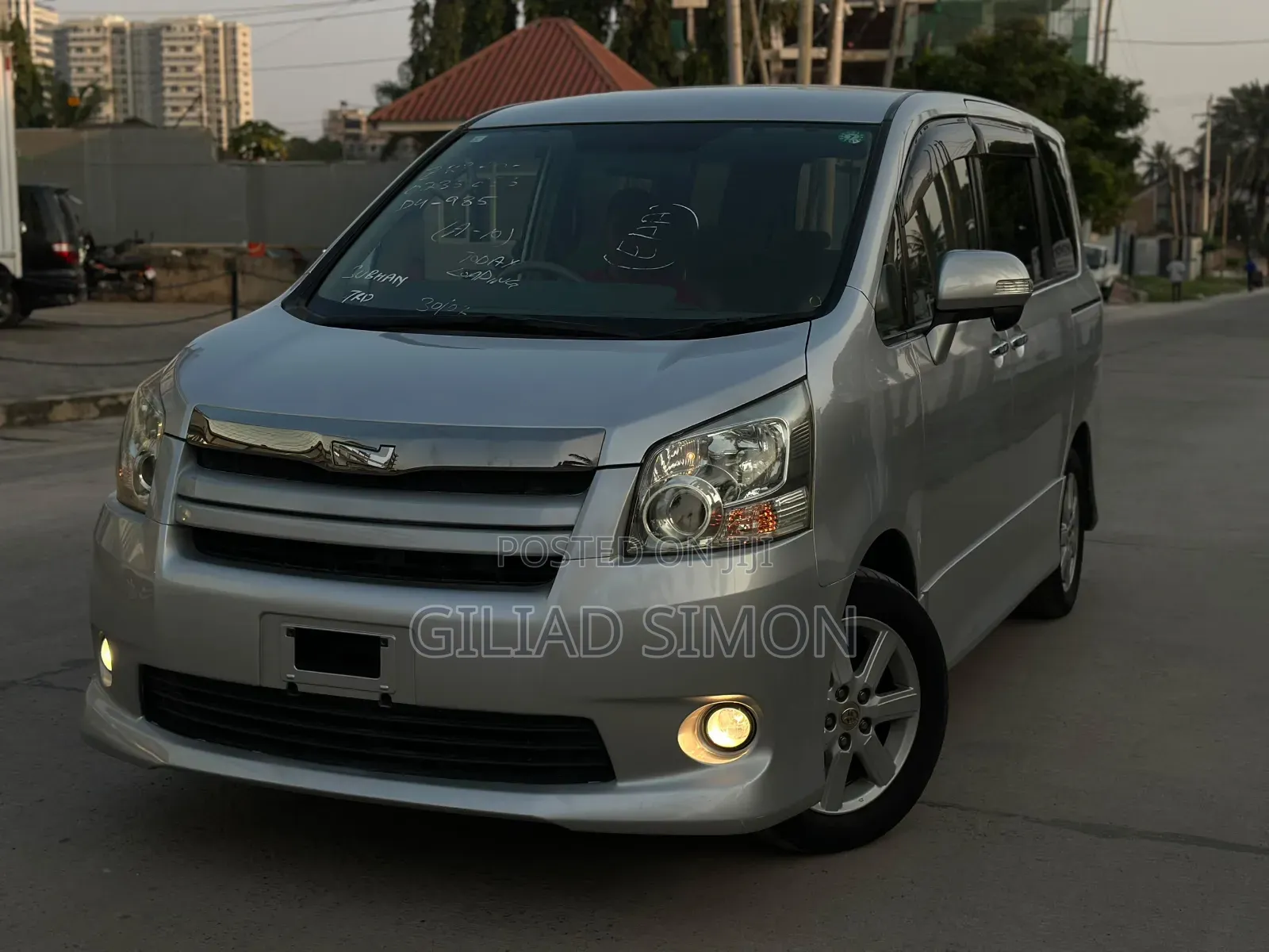 Toyota Noah 2009 Silver