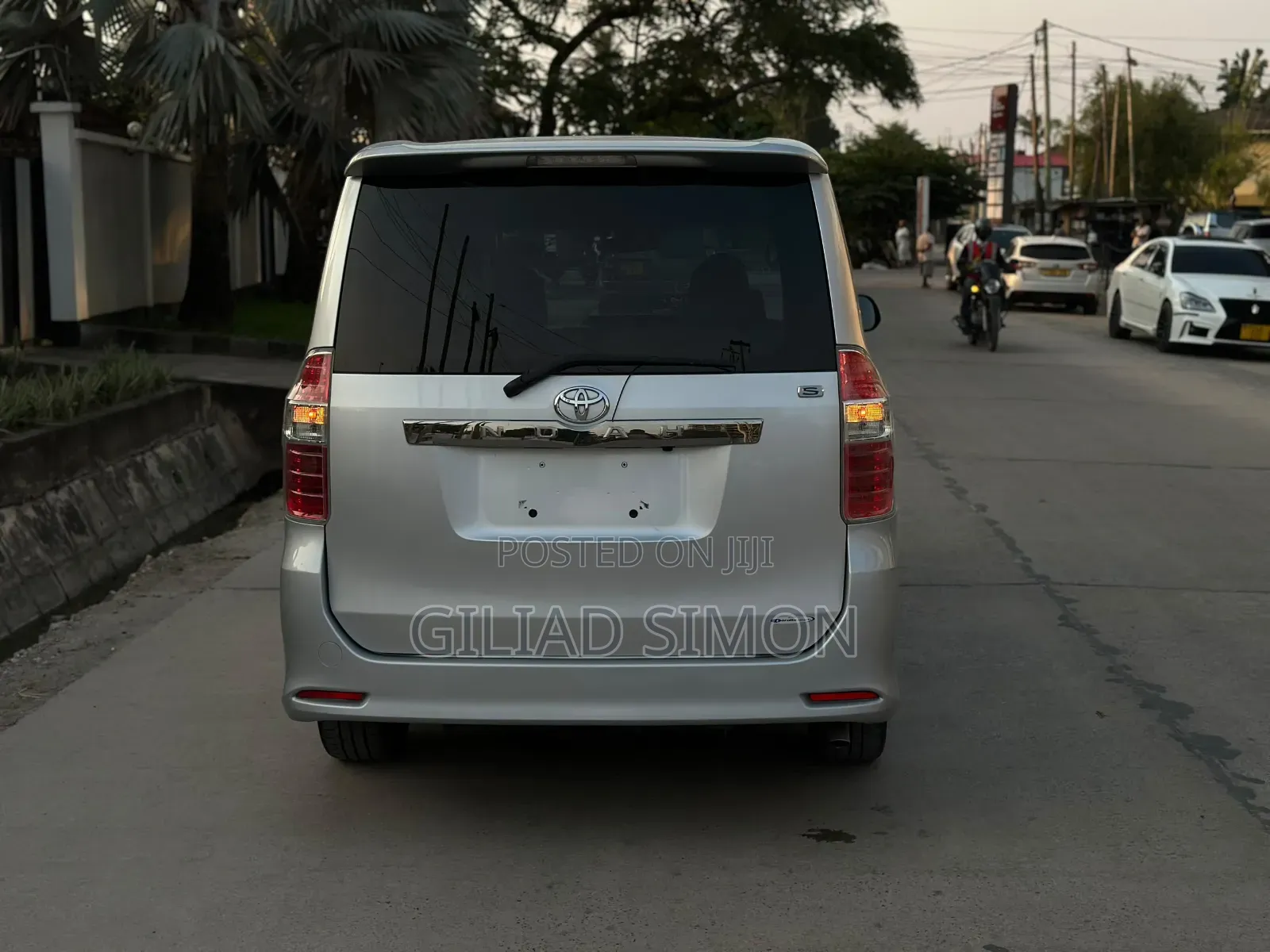 Toyota Noah 2009 Silver