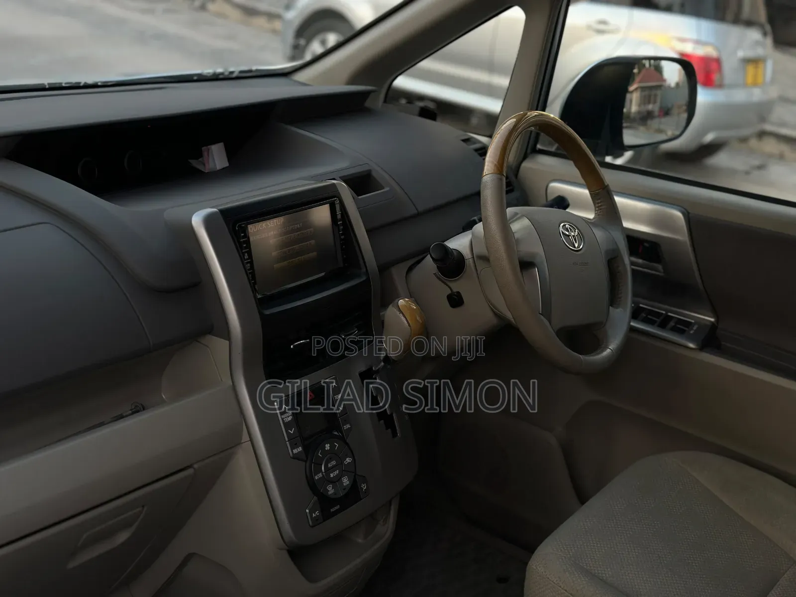 Toyota Noah 2009 Silver