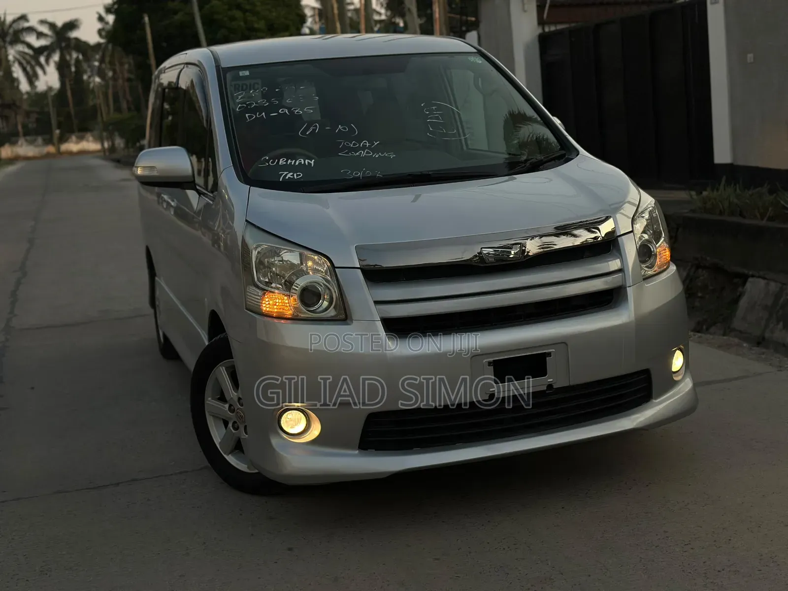 Toyota Noah 2009 Silver