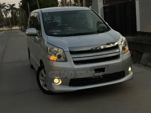 Toyota Noah 2009 Silver