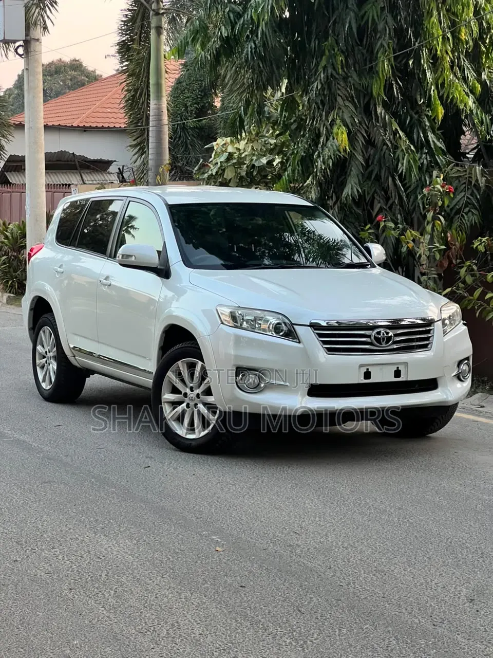 Toyota Vanguard 2012 White