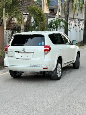 Toyota Vanguard 2012 White