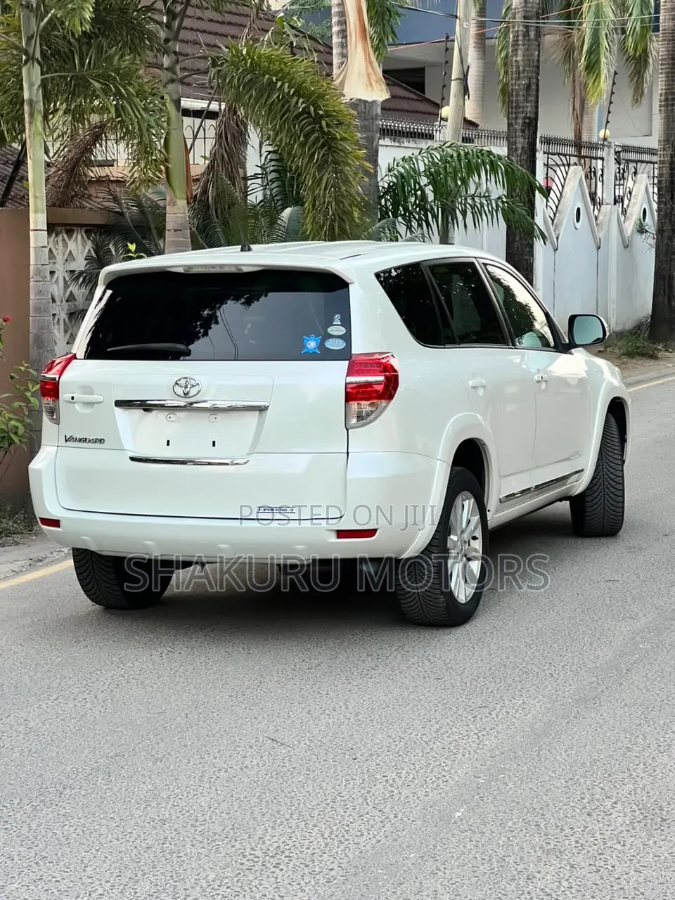 Toyota Vanguard 2012 White
