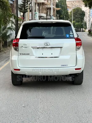 Toyota Vanguard 2012 White