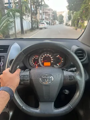 Toyota Vanguard 2012 White