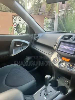 Toyota Vanguard 2012 White