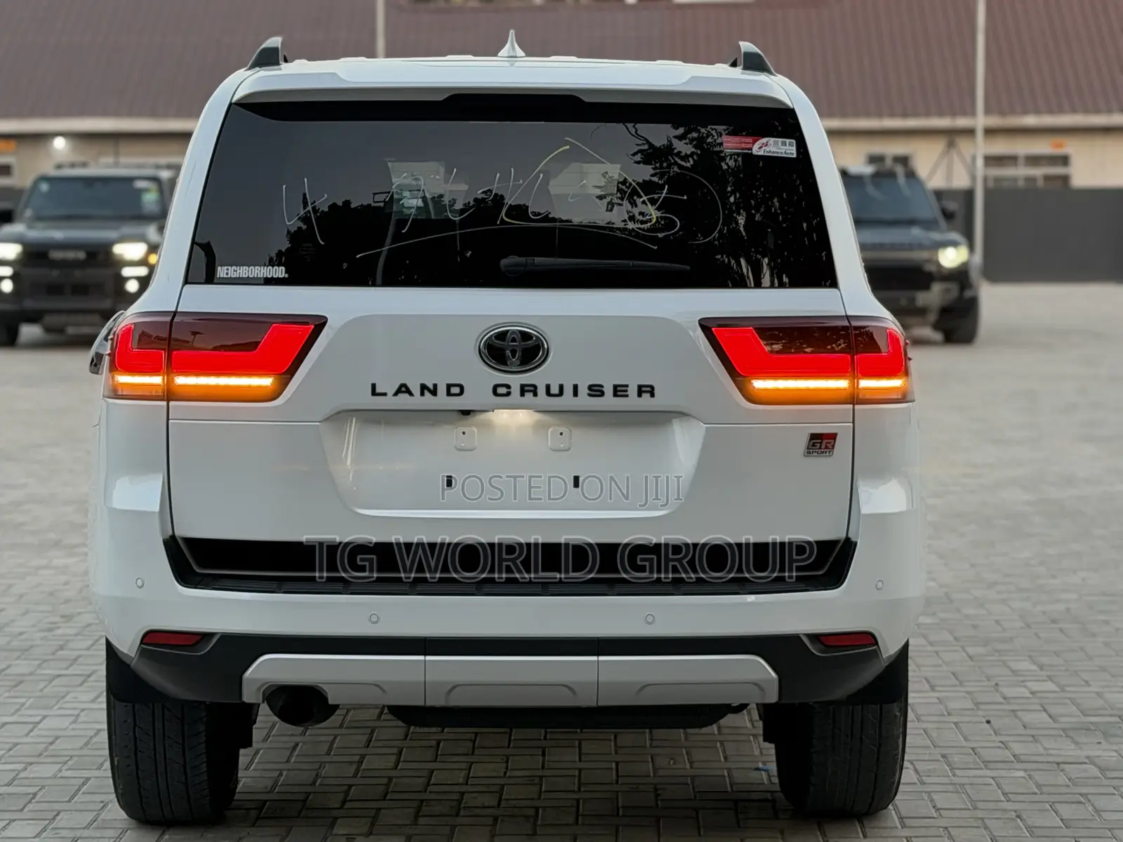 Toyota Land Cruiser LC300 2024 White