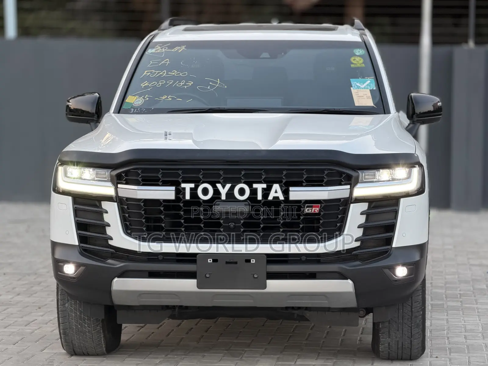 Toyota Land Cruiser LC300 2024 White