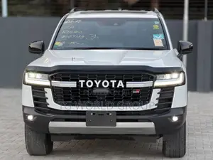 Toyota Land Cruiser LC300 2024 White