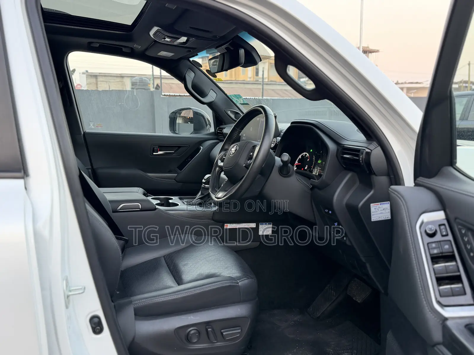 Toyota Land Cruiser LC300 2024 White