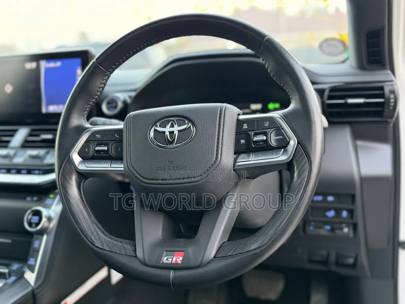 Toyota Land Cruiser LC300 2024 White