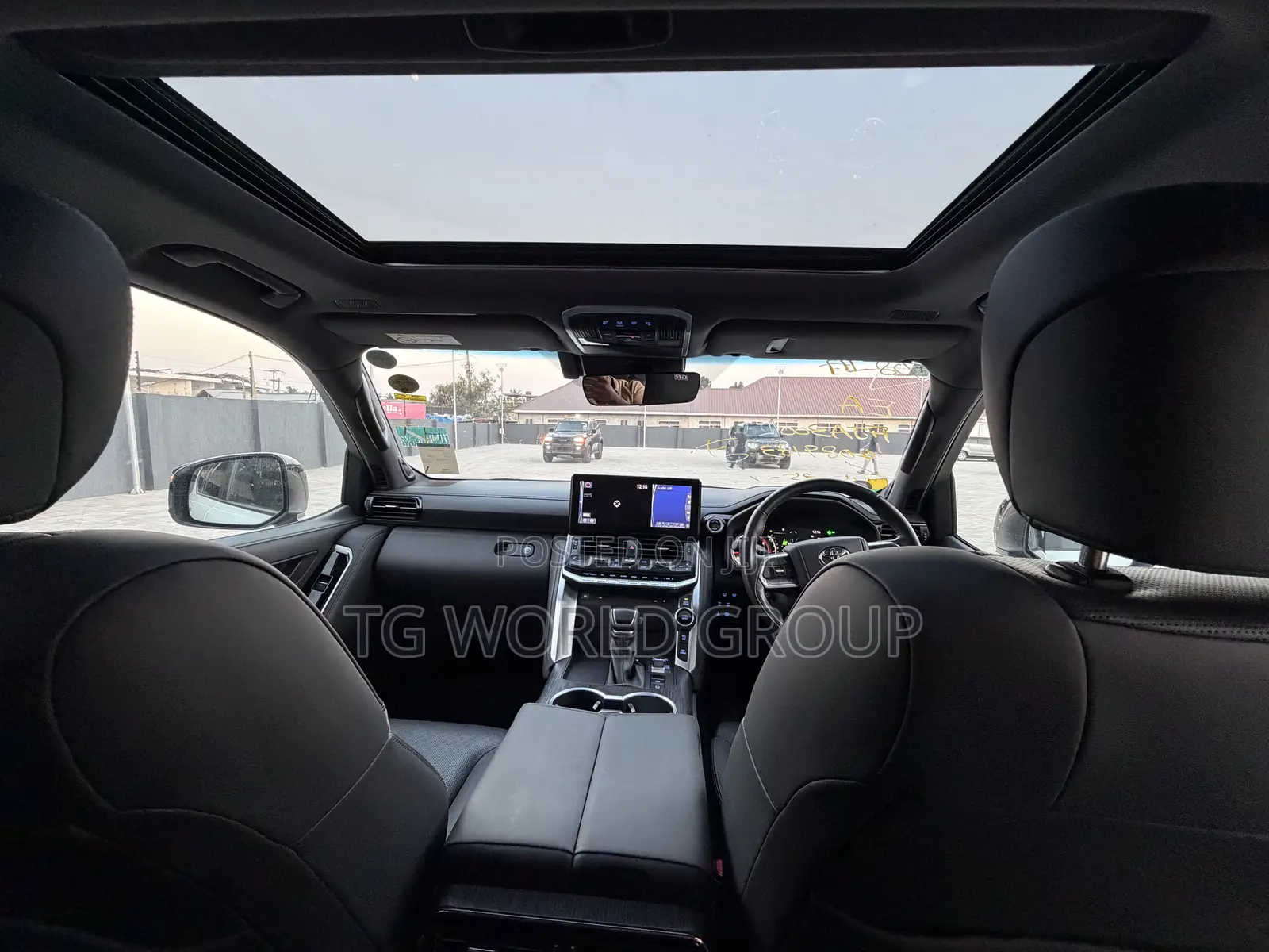 Toyota Land Cruiser LC300 2024 White