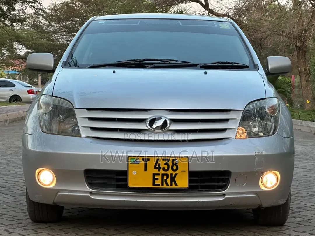 Toyota IST 2006 Silver