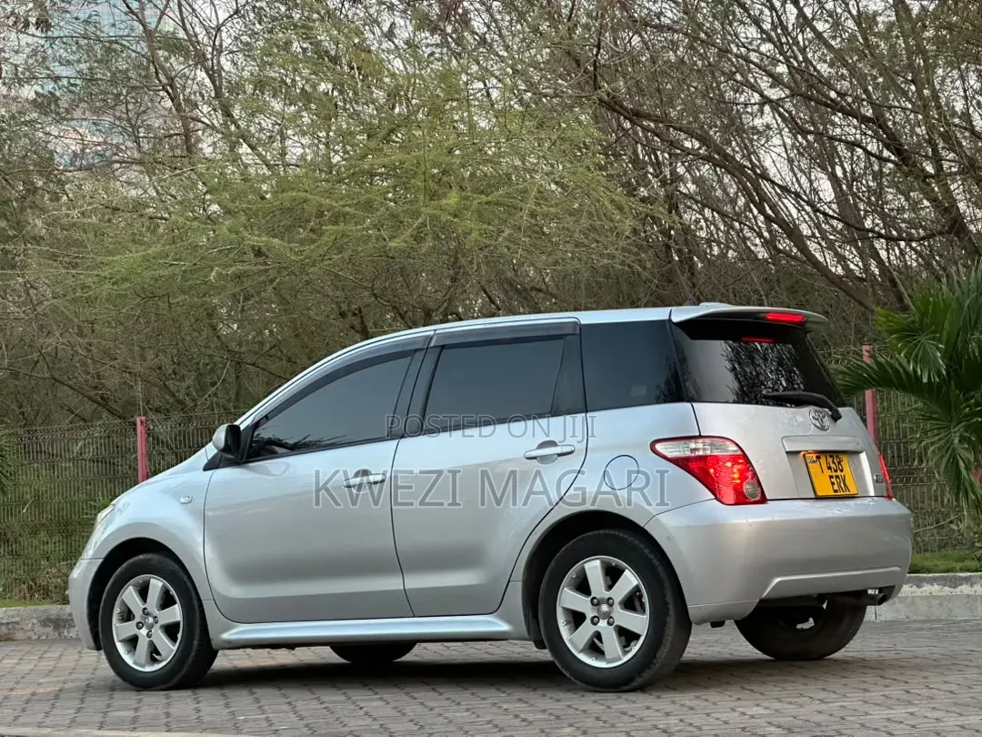 Toyota IST 2006 Silver