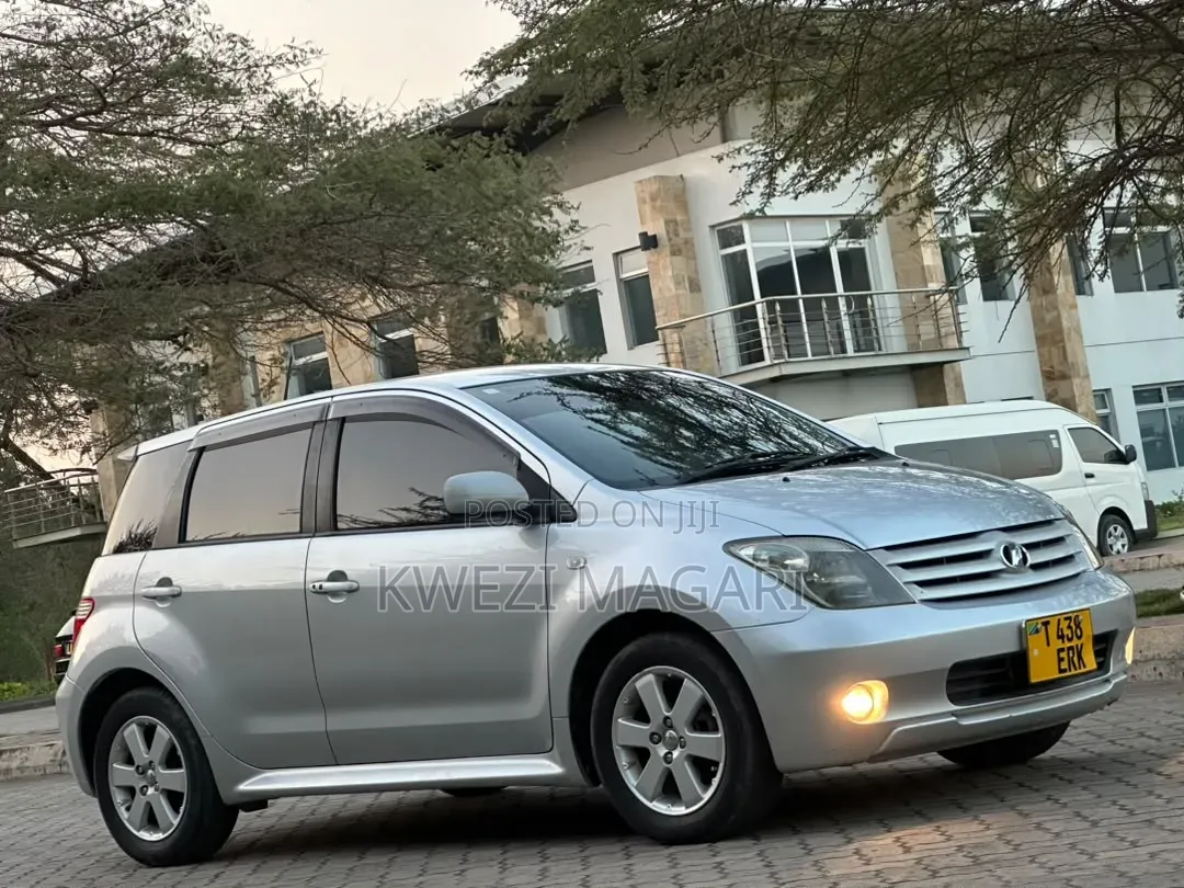 Toyota IST 2006 Silver