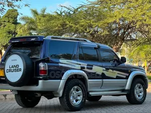 Toyota Hilux Surf 2000 Blue