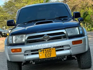 Toyota Hilux Surf 2000 Blue