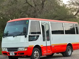 Mitsubishi Fuso Rosa 2005 White