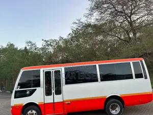 Mitsubishi Fuso Rosa 2005 White