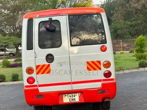 Mitsubishi Fuso Rosa 2005 White
