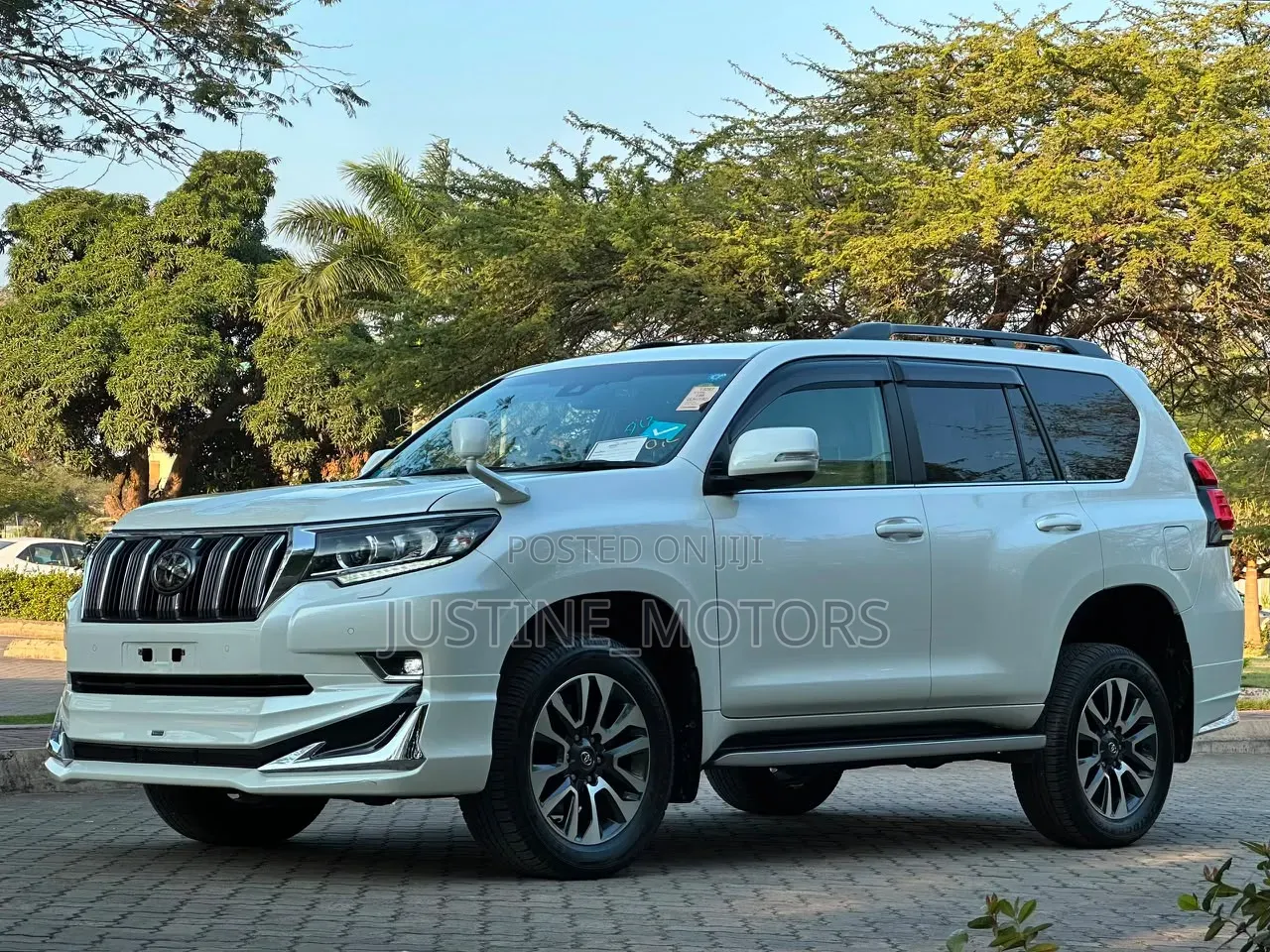 Toyota Land Cruiser Prado 2023 White