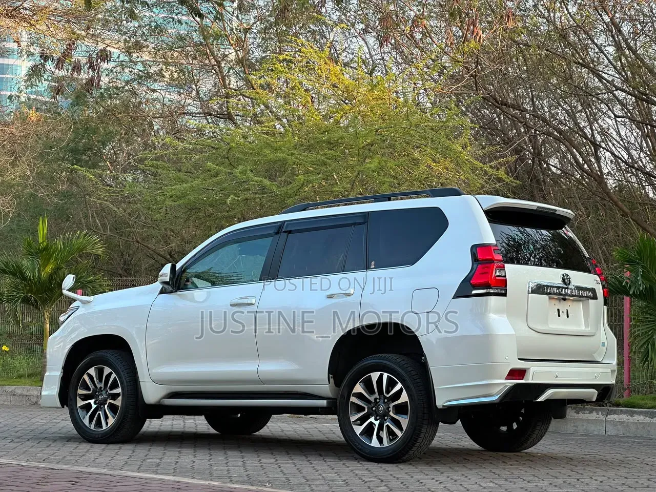 Toyota Land Cruiser Prado 2023 White
