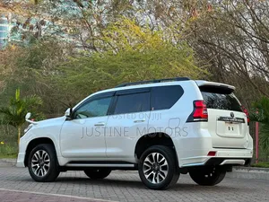 Toyota Land Cruiser Prado 2023 White