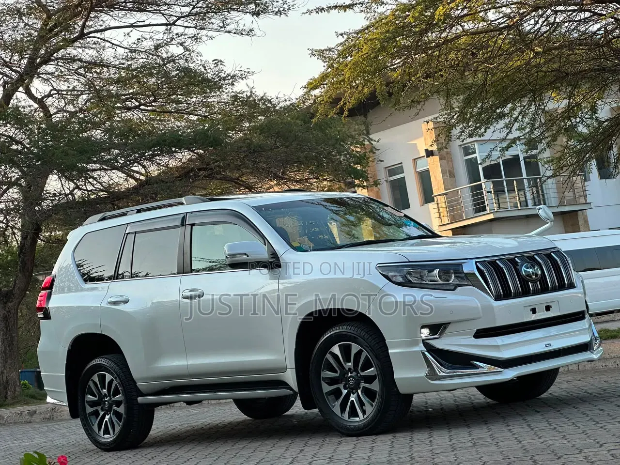 Toyota Land Cruiser Prado 2023 White